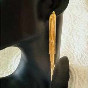 Gold drop earrings fountain elegant